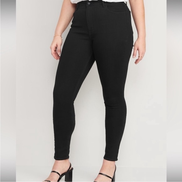 Old Navy Denim - Old Navy High-Rise Super Skinny jeans in black, sized at 16 EUC